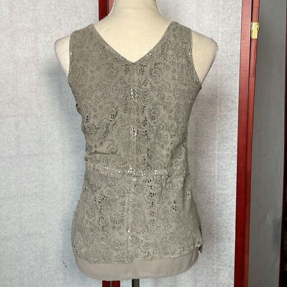 ECRU Elegant Gray & Tan Suede Sleeveless Blouse with Lace Design (Size: XS) - Picture 7 of 13